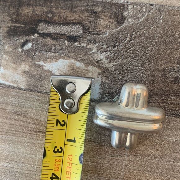 Vintage Barra Signed Clip On Earnings Sterling Silver X’s Crosses Kisses Bold - Picture 9 of 14